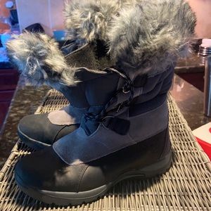 NWOT waterproof snow boots black gray fur